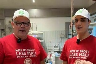 Bäckermeister und Bilal in der Bäckerei Elshoff
