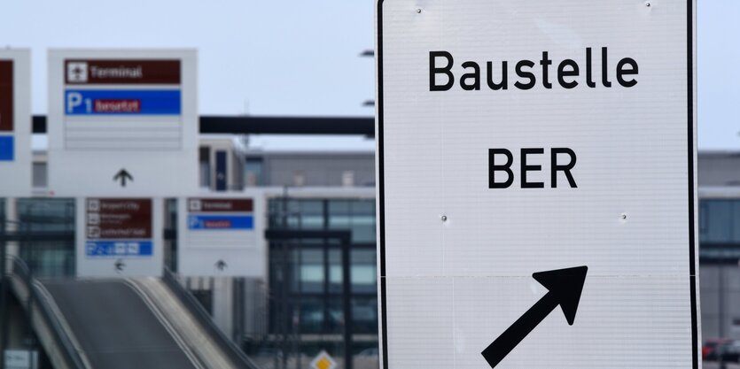 Baustellenschild des BER