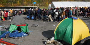 Flüchtlinge und Zelte
