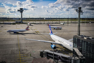 Das Bild zeigt den Flughafen BER.