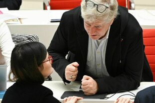 Die aus dem BSW ausgetretenen Abgeordneten Jouleen Gruhn und André von Ossowski im Brandenburger Landtag