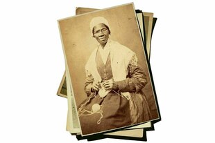 Eine Fotostapel mit einem Portraitfoto von Sojourner Truth