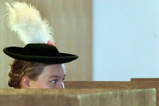 Eine Frau mit Trachtenhut