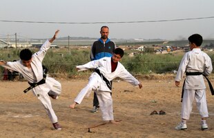 Palästinensische Jugendliche beim Karatetraining