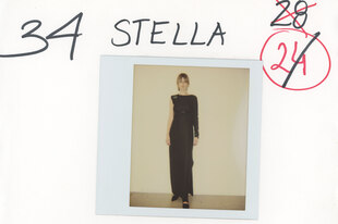Helmut Lang, Show Fitting Polaroid auf Papier mit handschriftlichen Look Beschreibungen (Ausschnitt); abgebildet: Stella Tennant