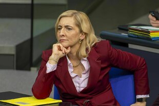 Gesundheitsministerin Nina Warken im Bundestag