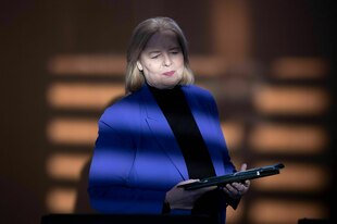 Bärbel Bas vor einer Wand mit Schatten