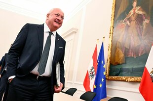 Der österreichische Bundeskanzler Christian Stocker bei einer Pressekonferenz