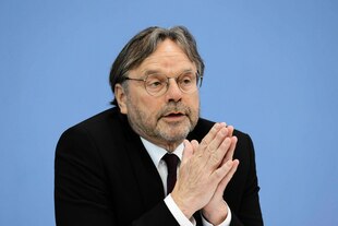 AWO-Vorsitzender Michael Groß bei einer Pressekonferenz