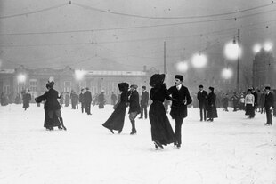 Nächtliches Eislaufen in Wien, um 1910