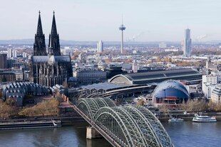 Blick auf den hauptbahnhof Köln und den Dom