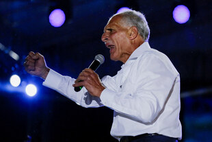 Der zum Wahlsieger erklärte Nasry Asfura spricht bei einer Wahlkampfveranstaltung