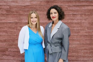 Zwei Frauen: Josephine Ballon und Anna-Lena von Hodenberg, Geschäftsführerinnen der Organisation HateAid