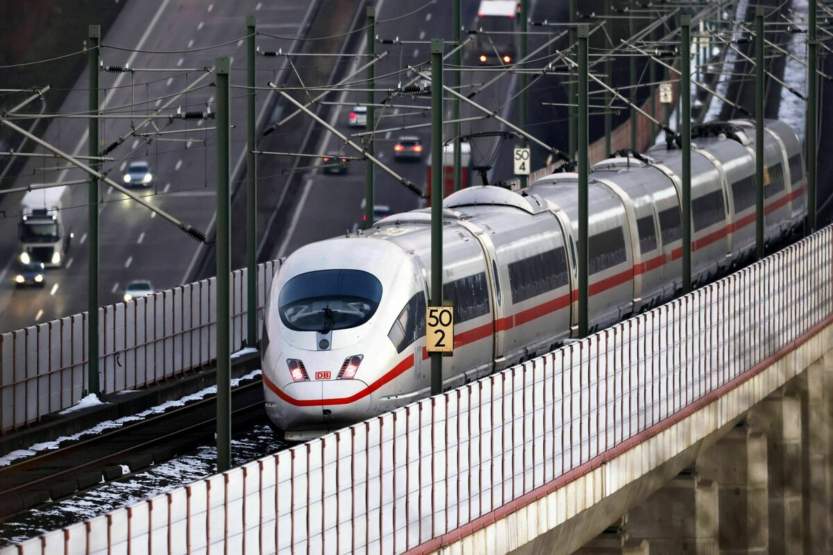 Verkehrsunf-lle-Zug-fahren-ist-deutlich-sicherer-als-Auto-fahren