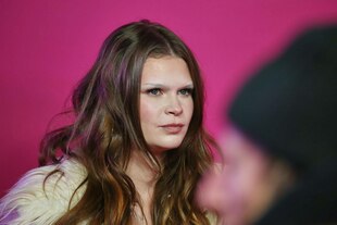 Eine Frau mit intensivem Blick