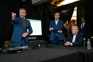 US-Präsident Trump Verteidigungsminister Pete Hegseth und CIA-Direktor John Ratcliffe US-Präsident Trump Verteidigungsminister Pete Hegseth und CIA-Direktor John Ratcliffe