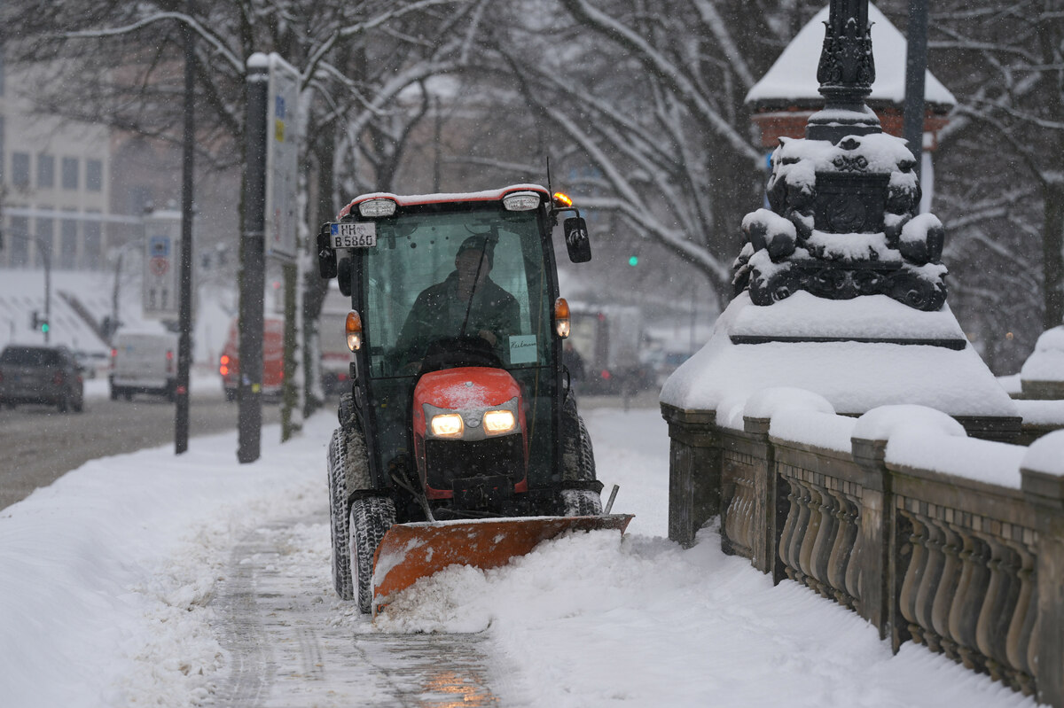 Schneechaos-in-Norddeutschland-Der-Winter-als-unerwartete-Herausforderung
