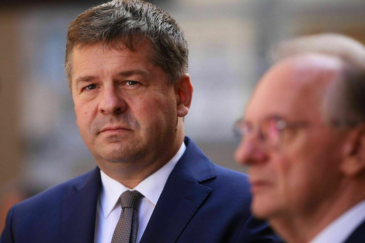 Landtagswahl-in-Sachsen-Anhalt-Regierungschef-Haseloff-r-umt-den-Posten