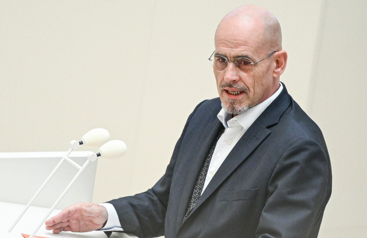 Nach-dem-Koalitionsbruch-in-Brandenburg-BSW-und-AfD-jetzt-Hand-in-Hand