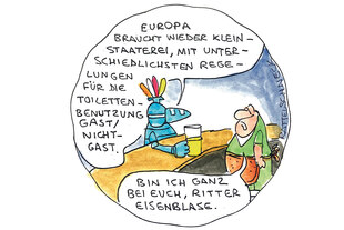 Bunter Cartoon von Rattelschneck, ein Ritter in Rüstung fordert an einem Tresen, dass Europa unterschiedliche Toilettenregelungen für Gast / Nichtgast braucht, der Wirt pflichtet ihm bei.