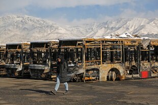 Beschädigte Busse nach Protesten im Iran