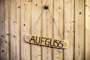 Schild auf dem das Wort Aufguss steht