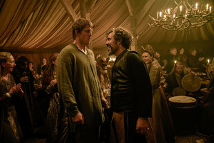 Daniel Ings und Peter Claffey in einer Szene der Serie "A Knight of the Seven Kingdoms"