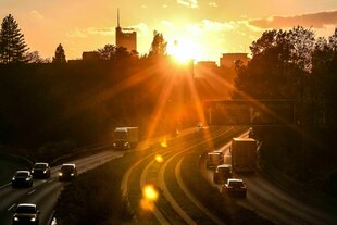 Stadtautobahn bei Sonnenuntergang Stadtautobahn bei Sonnenuntergang