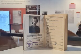 Schriftleiter-Ausweis von Edith Ruß