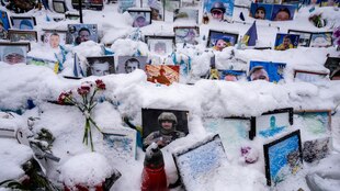 Bilder an einem Gedenkort auf dem Maidan