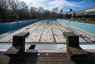 Kaputtes Schwimmbad