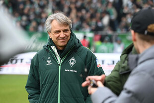 Horst Steffen in Werder-Bremen-Daunenjacke.