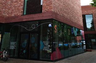 Das Haus der Spore-Initiative von außen, jetzt wieder ohne Schmierereien