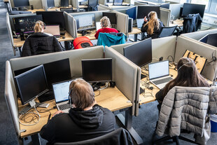 Teilzeit-Arbeiter*innen im Call Center Teilzeit-Arbeiter*innen im Call Center