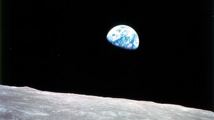 das Foto "Earthrise" zeigt die Erde, wie man sie vom Mond aus sieht