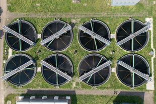 Ein Klärwerk von Oben