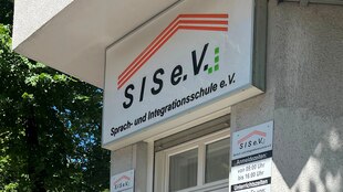 Der Eingang der Sprach- und Integrationsschule (SIS) e.V. in Neukölln.