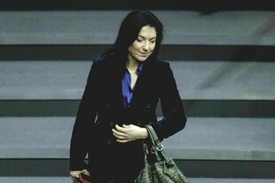 Katherina Reiche betritt den Plenarsaal des Bundestags