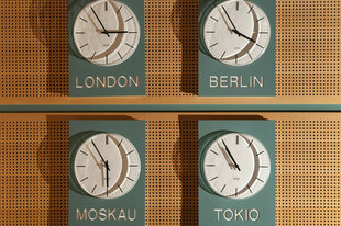 Weltuhren im alten Lagezentrum der BND in Pullach Weltuhren im alten Lagezentrum der BND in Pullach