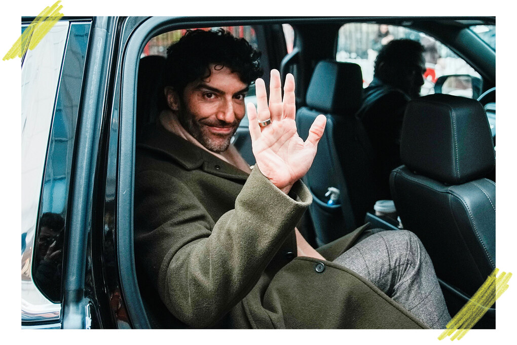 Schauspieler Justin Baldoni winkt aus einem Auto
