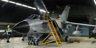 Ein Tornado der Luftwaffe auf dem Fliegerhort in Jagel, Schleswig-Holstein.