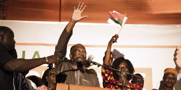 Roch Marc Christian Kaboré feiert seinen Wahlsieg in Burkina Faso