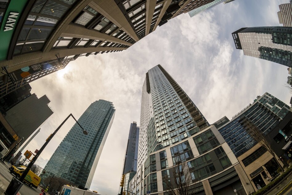 Klimagerechte Stadtplanung: Wolkenkratzer, die Wolken bilden