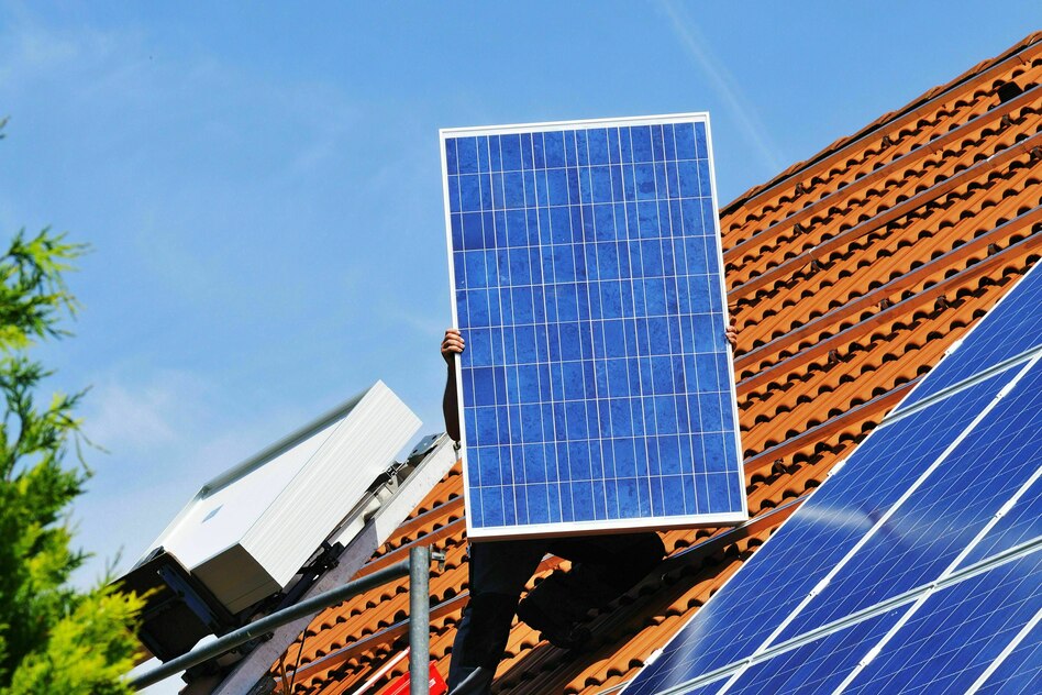 Erneuerbare-Energien-Gesetz: Weniger Solardächer, billiger Strom?