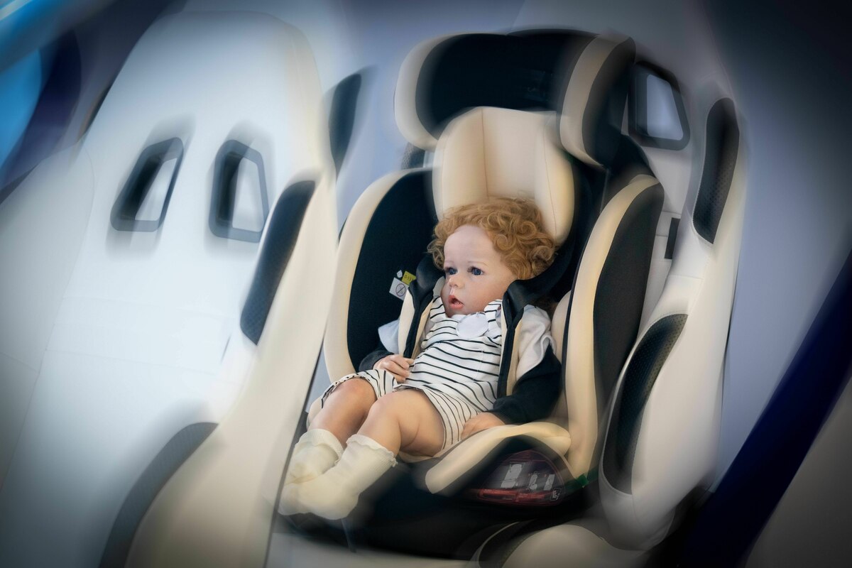 Stiftung Warentest und ADAC warnen: Kindersitze versagen im Crashtest