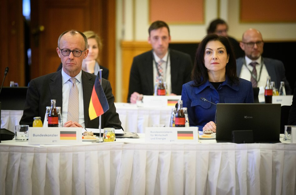 Koalitionsstreit um Energiepreise: Autoindustrie stellt sich hinter Reiche