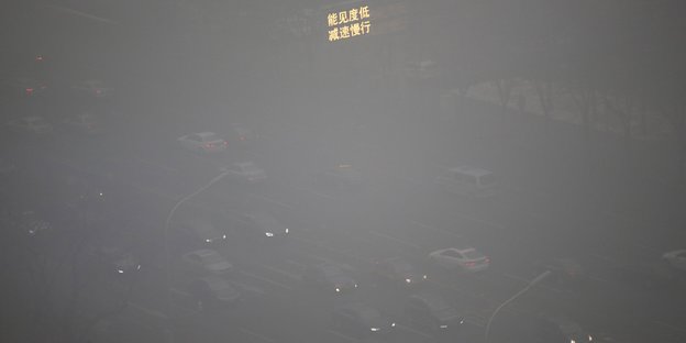 Dichter Smog behindert die Sicht in Peking.