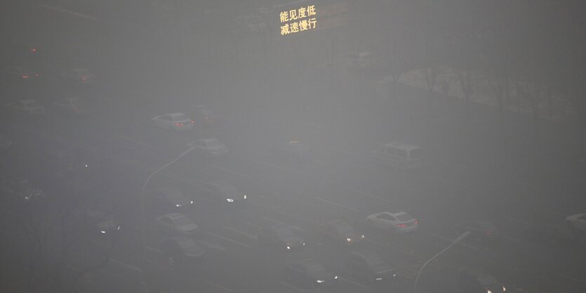 Dichter Smog behindert die Sicht in Peking.