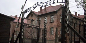 Eingangstor zum Stammlager des ehemaligen KZ Auschwitz.