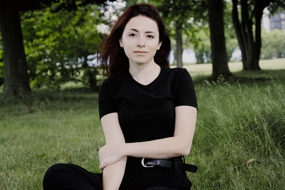 Iryna Fingerova und ihr Roman „Zugwind“: „Sie vermeidet negative Emotionen“